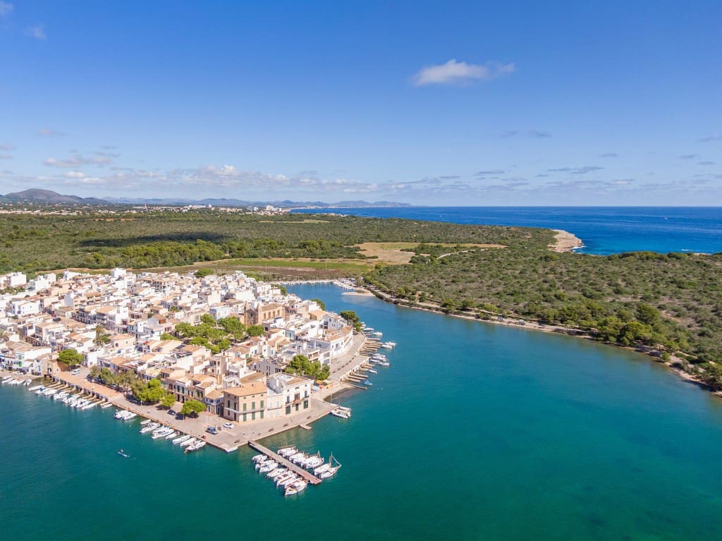 4 soveværelse Byhus til salg i Portocolom med swimmingpool - € 3.300.000 (Ref: 8619733)