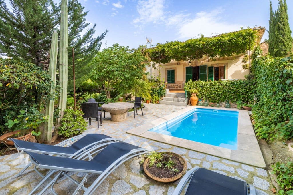 3 soveværelse Finca/Landehus til salg i Biniaraix med swimmingpool garage - € 2.300.000 (Ref: 8648064)