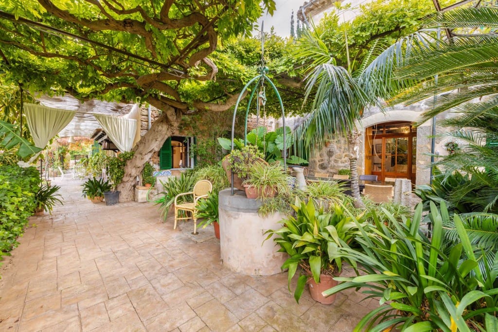 3 soveværelse Finca/Landehus til salg i Biniaraix med swimmingpool garage - € 2.300.000 (Ref: 8648064)