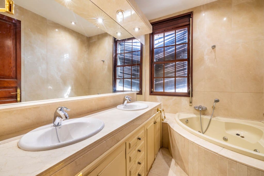 8 bedroom Villa for sale in Palma de Mallorca - € 3,500,000 (Ref: 8651954)