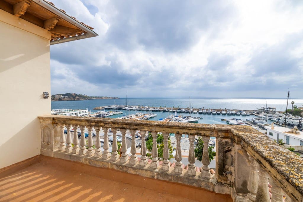 8 bedroom Villa for sale in Palma de Mallorca - € 3,500,000 (Ref: 8651954)