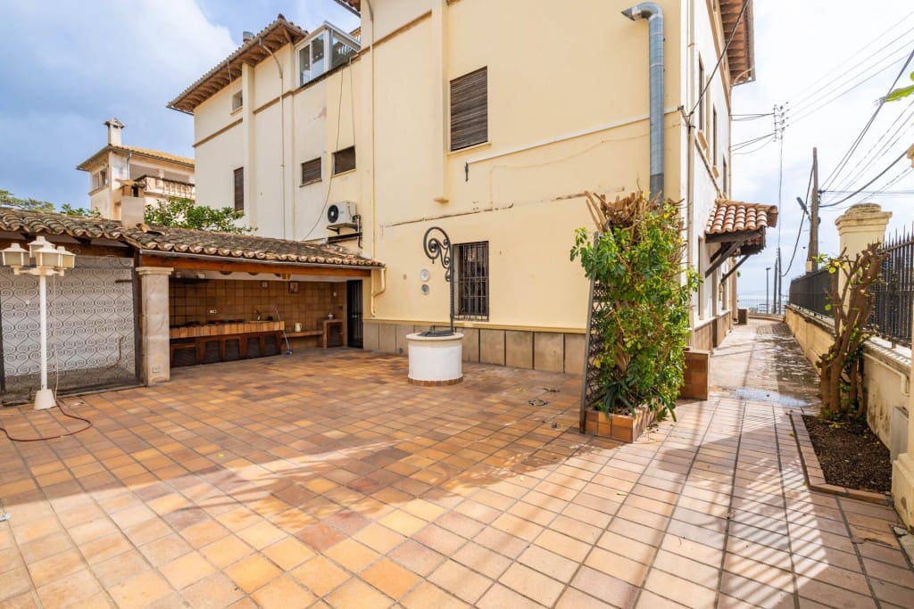 8 bedroom Villa for sale in Palma de Mallorca - € 3,500,000 (Ref: 8651954)