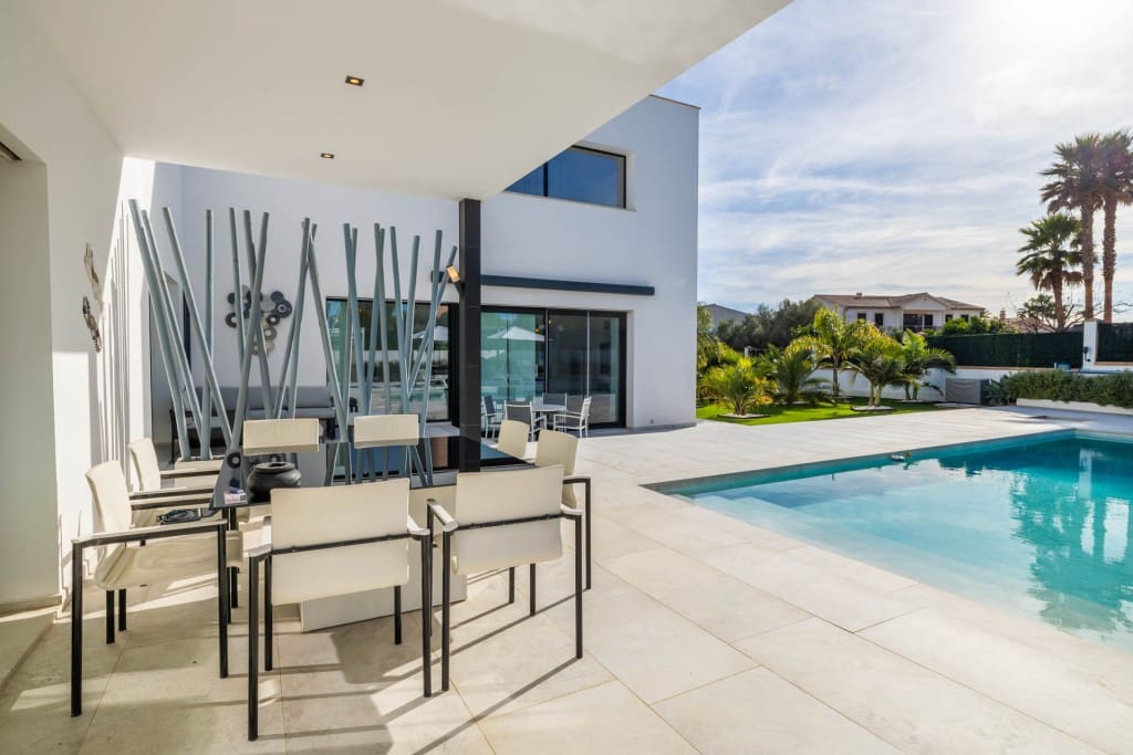 4 bedroom Villa for sale in Calas de Mallorca with pool garage - € 1,995,000 (Ref: 8696225)