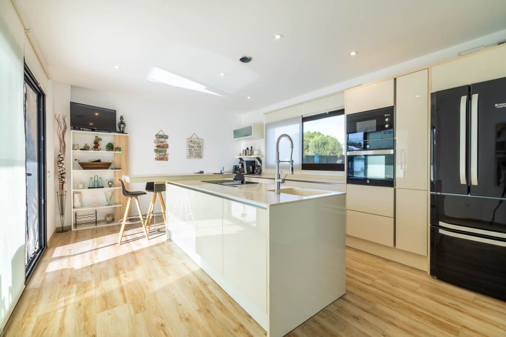 4 bedroom Villa for sale in Calas de Mallorca with pool garage - € 1,995,000 (Ref: 8696225)