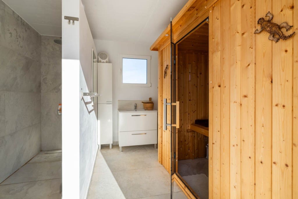 4 bedroom Villa for sale in Calas de Mallorca with pool garage - € 1,995,000 (Ref: 8696225)