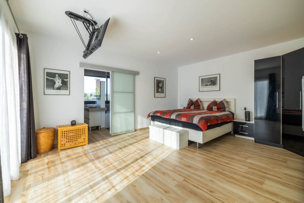 4 bedroom Villa for sale in Calas de Mallorca with pool garage - € 1,995,000 (Ref: 8696225)