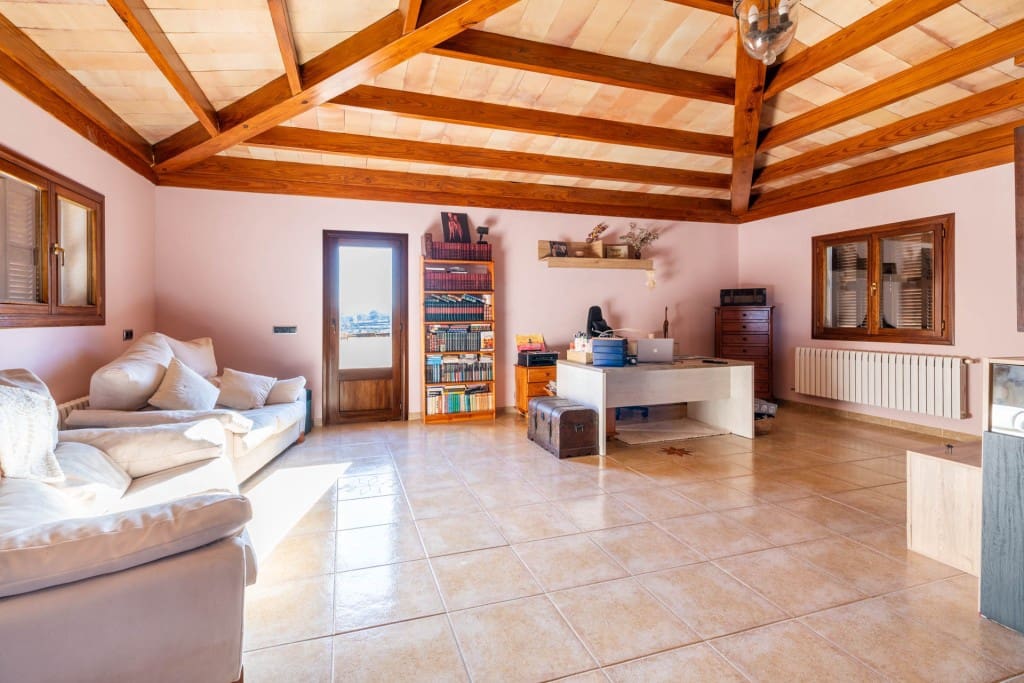 4 slaapkamer Finca/Landhuis te koop in Santa Margalida met zwembad garage - € 1.999.000 (Ref: 8766456)