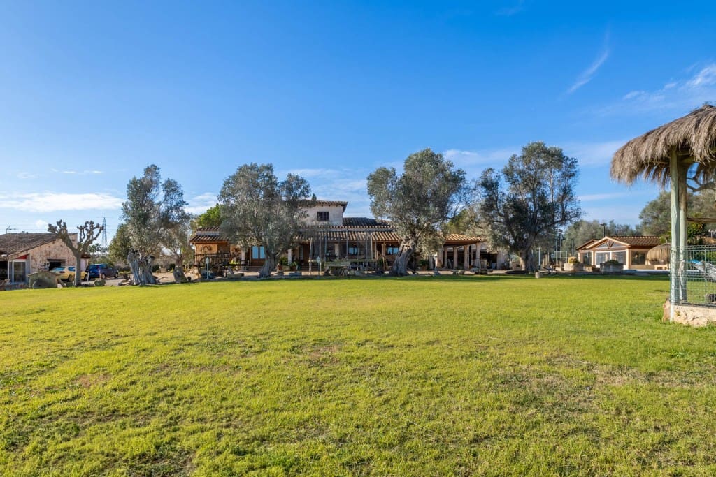 4 slaapkamer Finca/Landhuis te koop in Santa Margalida met zwembad garage - € 1.999.000 (Ref: 8766456)