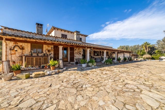 4 chambre Finca/Maison de Campagne à vendre à Santa Margalida avec piscine garage - 1 999 000 € (Ref: 8766456)