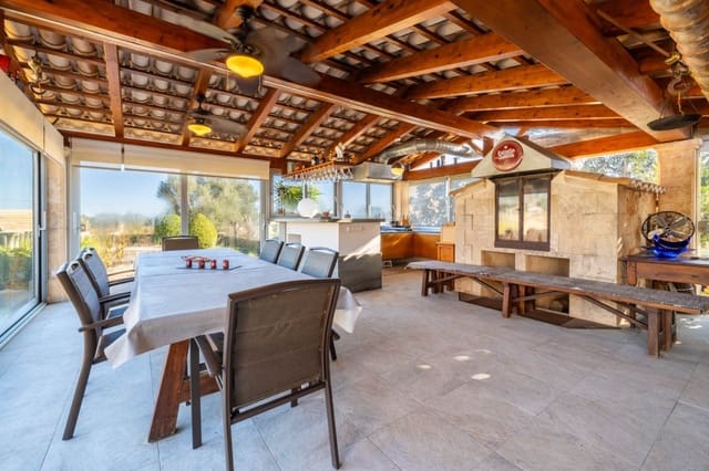 4 chambre Finca/Maison de Campagne à vendre à Santa Margalida avec piscine garage - 1 999 000 € (Ref: 8766456)