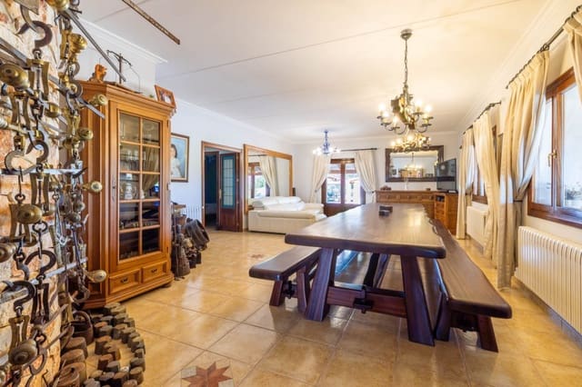 4 chambre Finca/Maison de Campagne à vendre à Santa Margalida avec piscine garage - 1 999 000 € (Ref: 8766456)