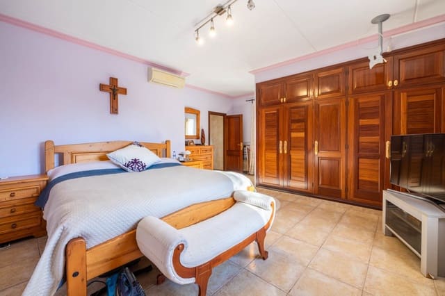 4 chambre Finca/Maison de Campagne à vendre à Santa Margalida avec piscine garage - 1 999 000 € (Ref: 8766456)