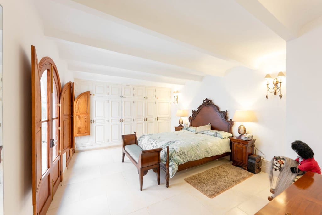 4 soveværelse Byhus til salg i Calvia med garage - € 1.795.000 (Ref: 8783484)