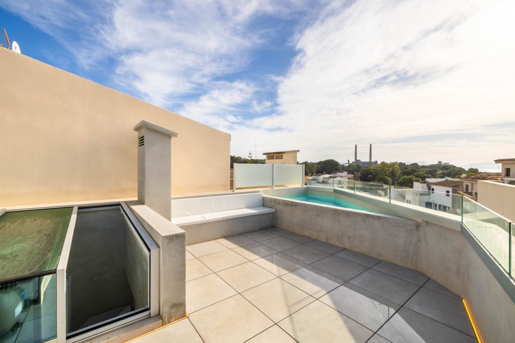 2 soverom Hus til salgs i Puerto de Alcudia med svømmebasseng garasje - € 1 100 000 (Ref: 8791788)