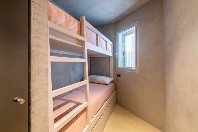 Casa de 2 habitaciones en Puerto de Alcudia, Alcúdia en venta con piscina garaje - 1.100.000 € (Ref: 8791788)