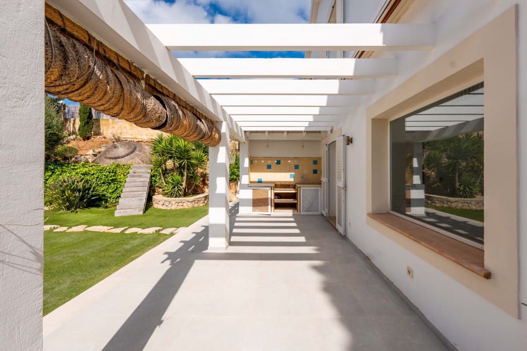 6 sypialnia Willa na sprzedaż w Santa Ponsa z basenem garażem - 2 750 000 € (Ref: 8791790)