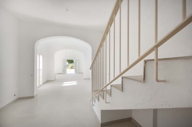 6 bedroom Villa for sale in Santa Ponsa, Calvià with pool garage - € 2,750,000 (Ref: 8791790)