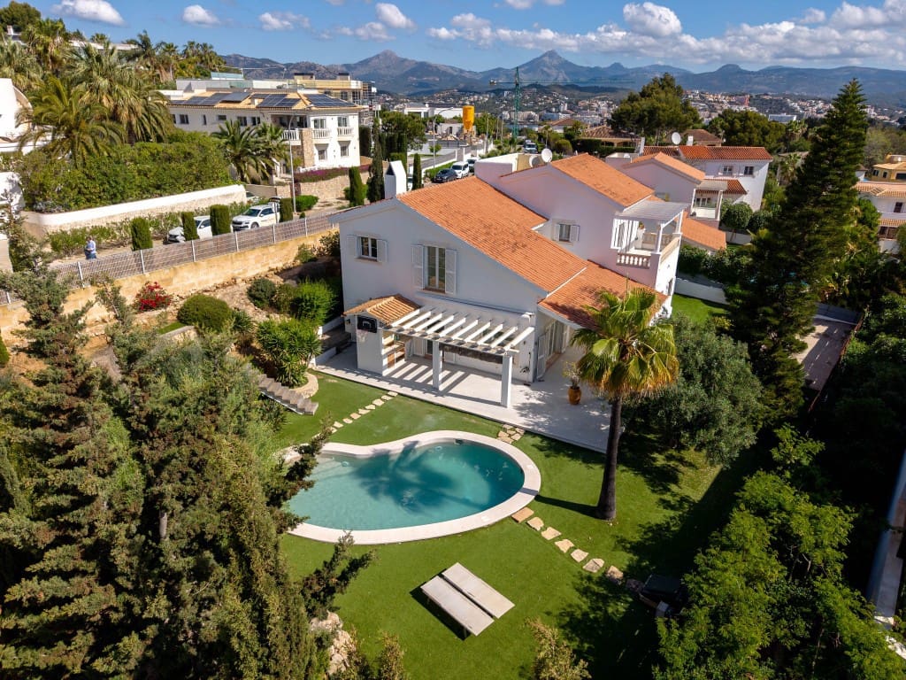 6 sypialnia Willa na sprzedaż w Santa Ponsa z basenem garażem - 2 750 000 € (Ref: 8791790)