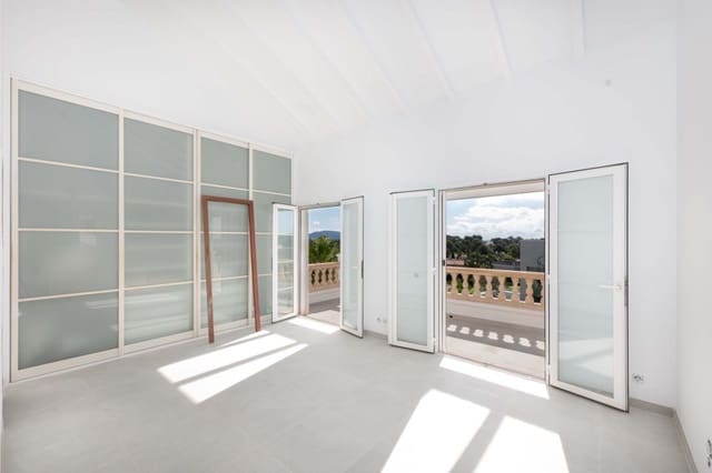 6 bedroom Villa for sale in Santa Ponsa, Calvià with pool garage - € 2,750,000 (Ref: 8791790)