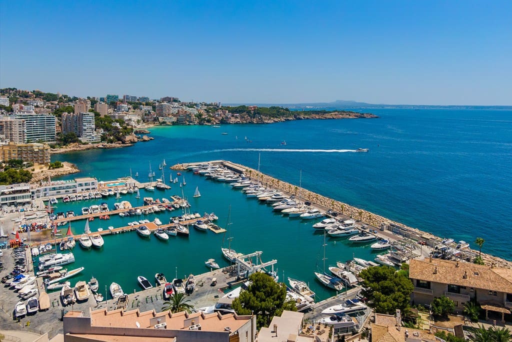 4 bedroom Penthouse for sale in Cas Catala with garage - € 2,650,000 (Ref: 8809275)