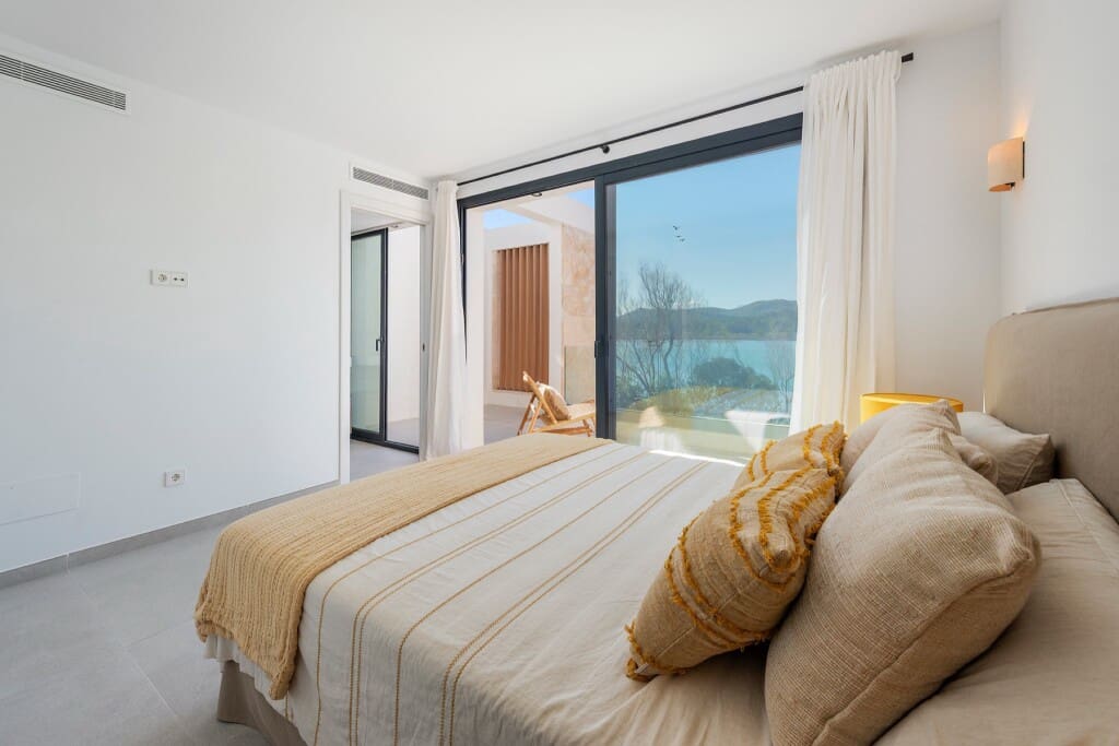 3 bedroom Townhouse for sale in Puerto de Alcudia with pool - € 990,000 (Ref: 8887538)