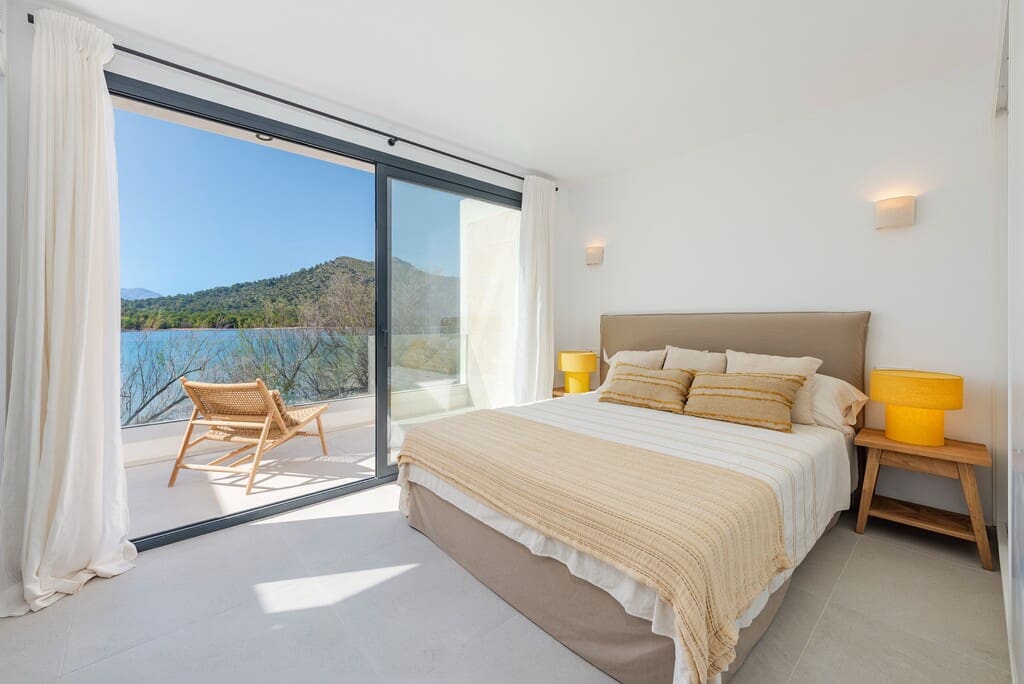 3 bedroom Townhouse for sale in Puerto de Alcudia with pool - € 990,000 (Ref: 8887538)