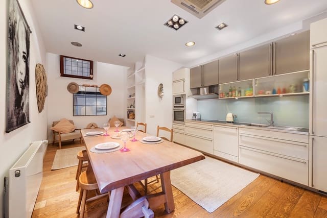 2 bedroom Apartment for sale in Palma de Mallorca - € 1,200,000 (Ref: 8896202)