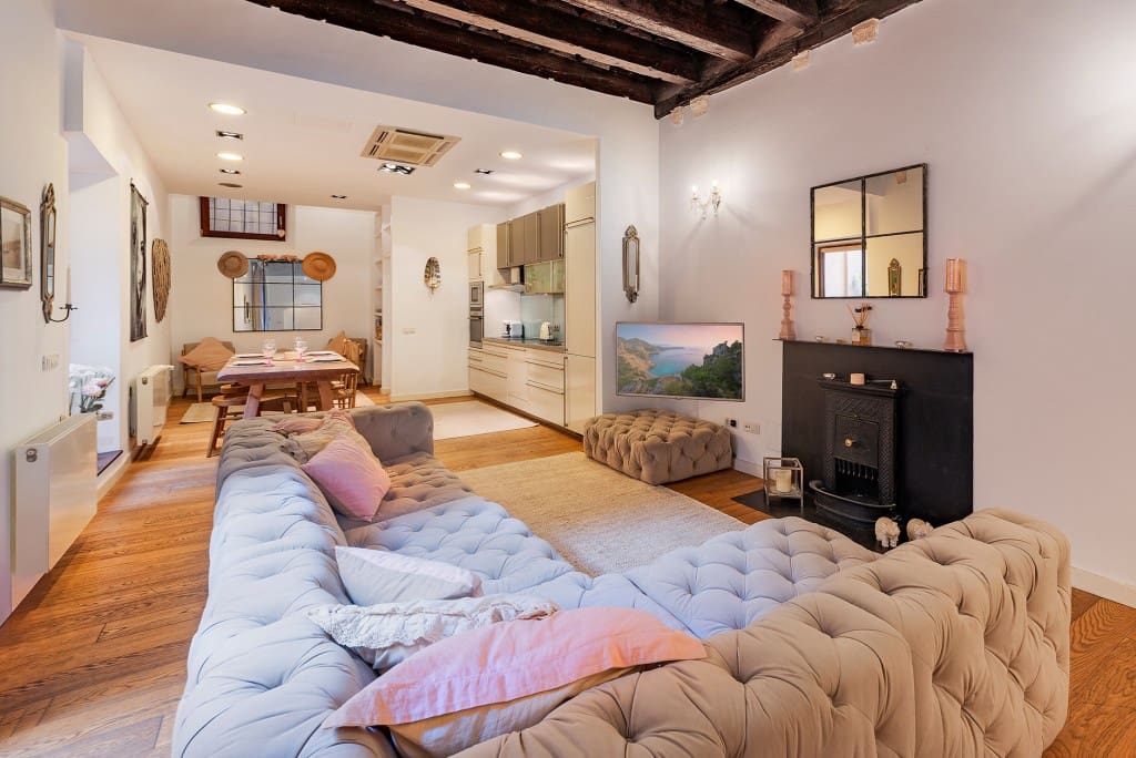2 bedroom Apartment for sale in Palma de Mallorca - € 1,200,000 (Ref: 8896202)