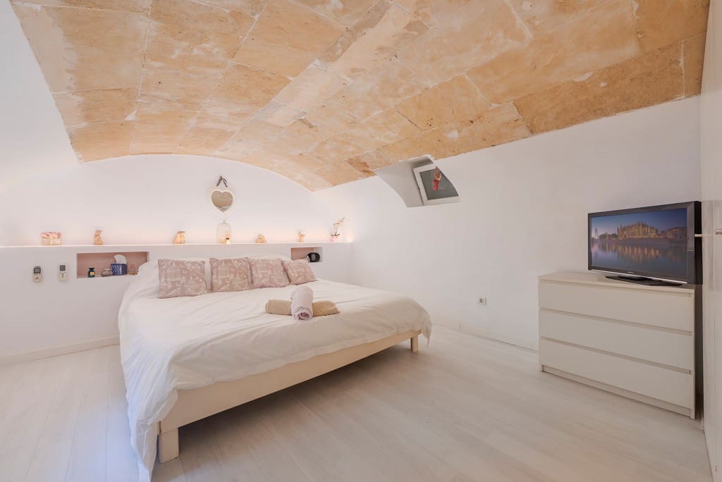 2 bedroom Apartment for sale in Palma de Mallorca - € 1,200,000 (Ref: 8896202)