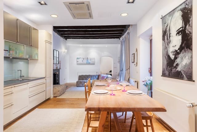 2 bedroom Apartment for sale in Palma de Mallorca - € 1,200,000 (Ref: 8896202)