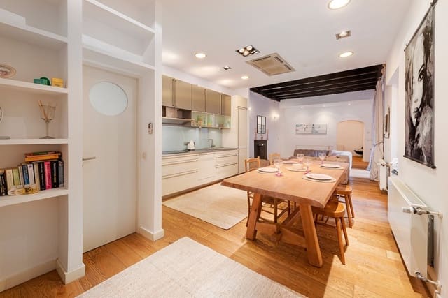 2 bedroom Apartment for sale in Palma de Mallorca - € 1,200,000 (Ref: 8896202)