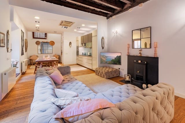 2 bedroom Apartment for sale in Palma de Mallorca - € 1,200,000 (Ref: 8896202)