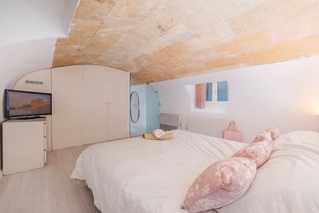 2 bedroom Apartment for sale in Palma de Mallorca - € 1,200,000 (Ref: 8896202)