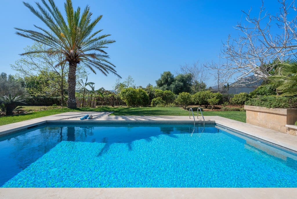 5 bedroom Finca/Country House for sale in Pollensa / Pollenca with pool - € 1,975,000 (Ref: 8928541)