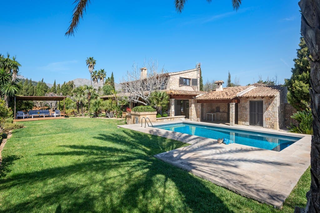 5 bedroom Finca/Country House for sale in Pollensa / Pollenca with pool - € 1,975,000 (Ref: 8928541)