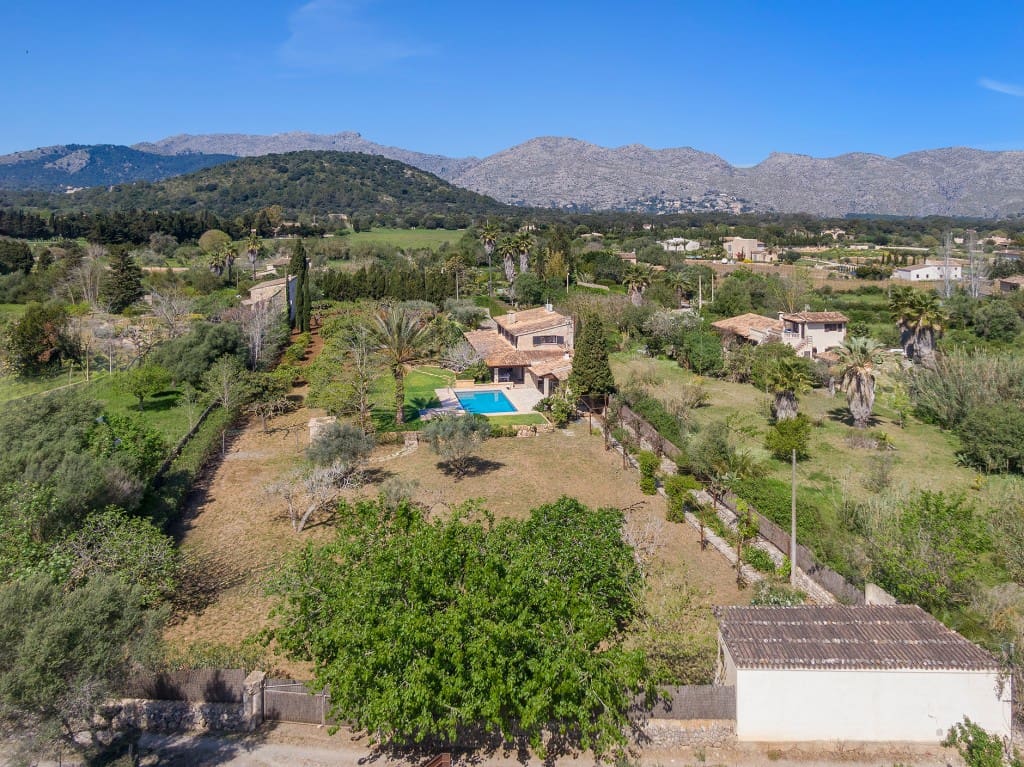 5 bedroom Finca/Country House for sale in Pollensa / Pollenca with pool - € 1,975,000 (Ref: 8928541)