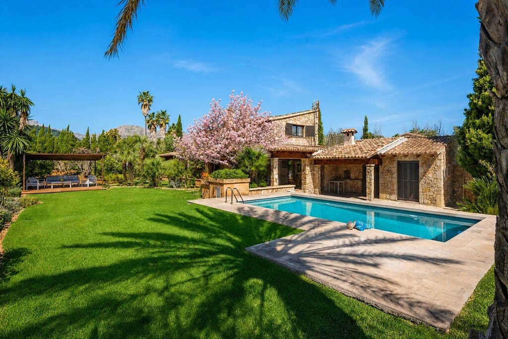 5 bedroom Finca/Country House for sale in Pollensa / Pollenca with pool - € 1,975,000 (Ref: 8928541)