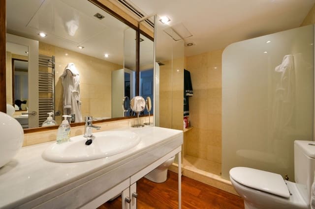 3 bedroom Apartment for sale in Ibiza / Eivissa town with pool - € 2,390,000 (Ref: 8928542)