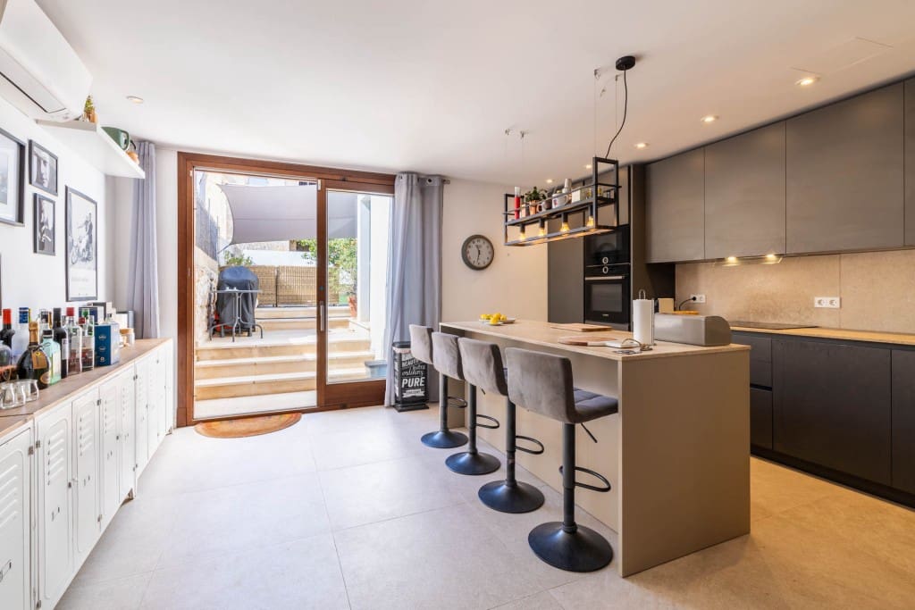 5 soveværelse Byhus til salg i Alaro med swimmingpool - € 1.425.000 (Ref: 8950422)