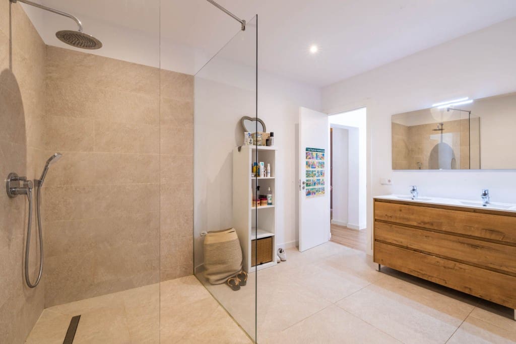 5 soveværelse Byhus til salg i Alaro med swimmingpool - € 1.425.000 (Ref: 8950422)