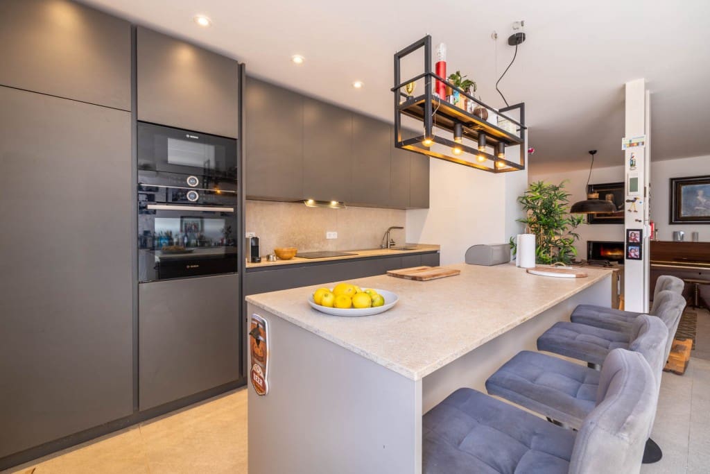 5 soveværelse Byhus til salg i Alaro med swimmingpool - € 1.425.000 (Ref: 8950422)