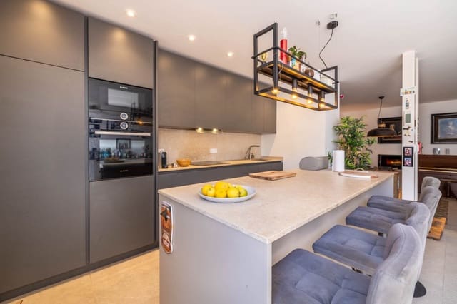 5 soveværelse Byhus til salg i Alaró med swimmingpool - € 1.425.000 (Ref: 8950422)