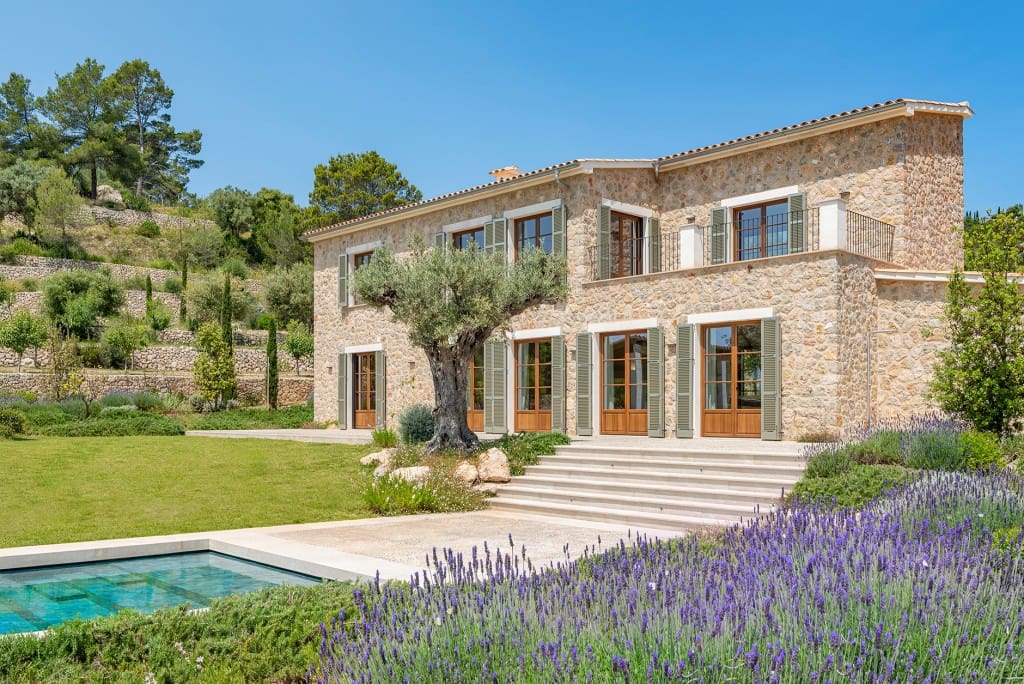 6 soveværelse Finca/Landehus til salg i Alaro med swimmingpool garage - € 6.425.000 (Ref: 9006796)