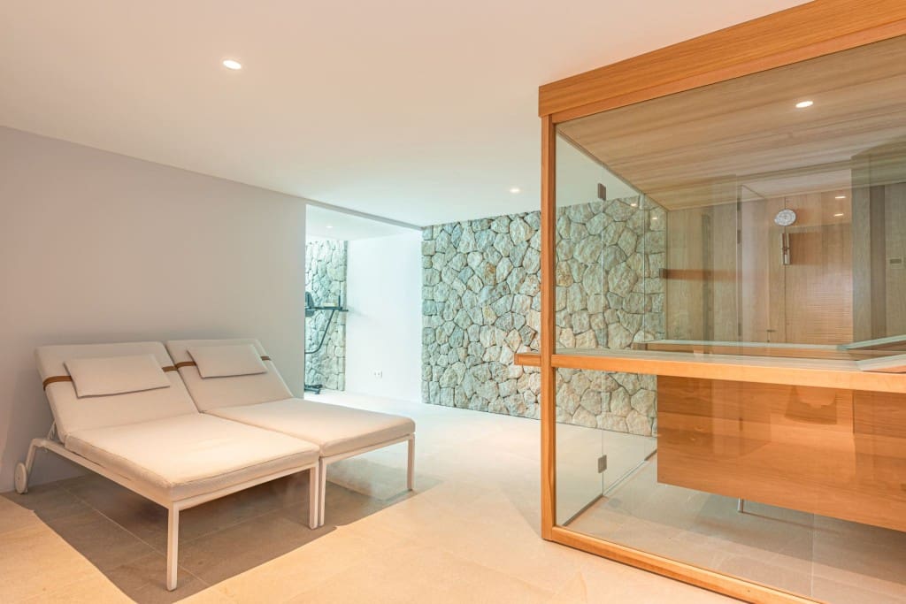 3 bedroom Villa for sale in Alcudia with pool - € 1,900,000 (Ref: 9016816)