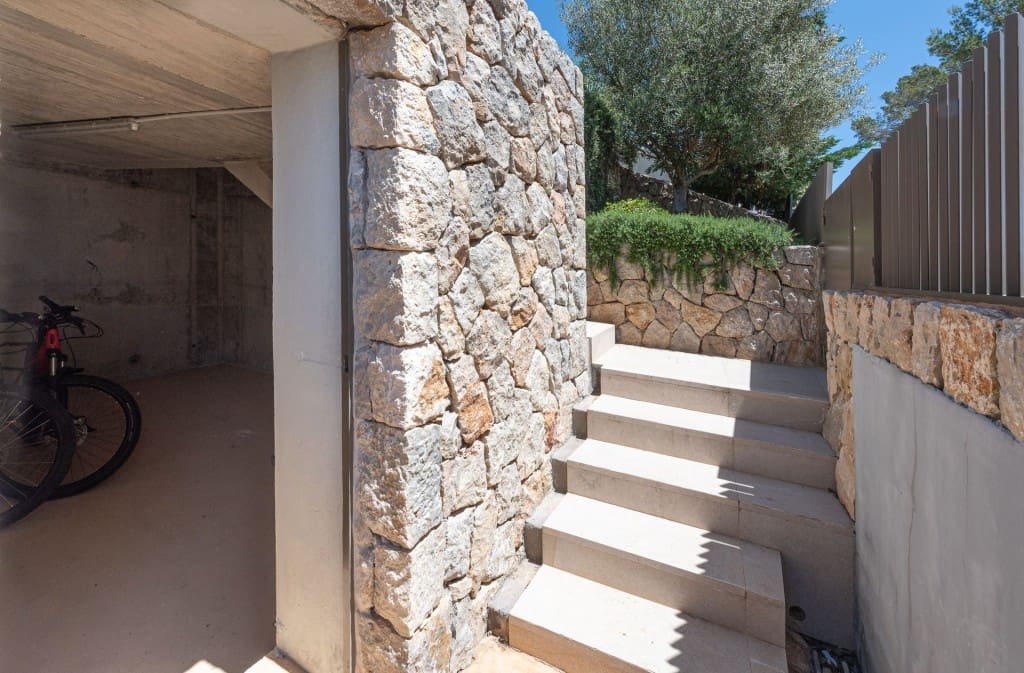 3 bedroom Villa for sale in Alcudia with pool - € 1,900,000 (Ref: 9016816)