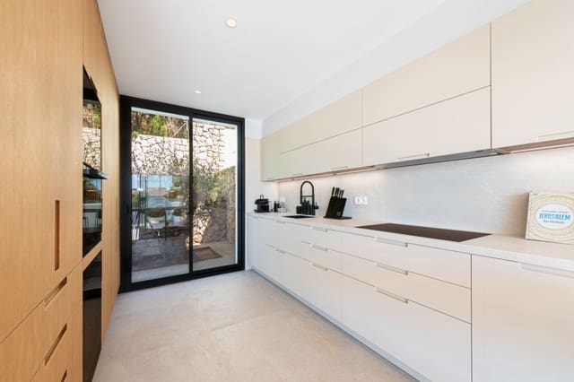 3 slaapkamer Villa te koop in Alcúdia met zwembad - € 1.900.000 (Ref: 9016816)