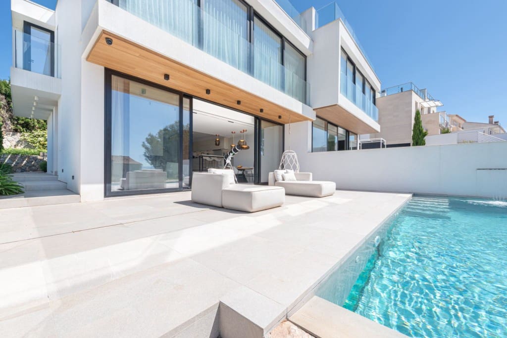 3 bedroom Villa for sale in Alcudia with pool - € 1,900,000 (Ref: 9016816)