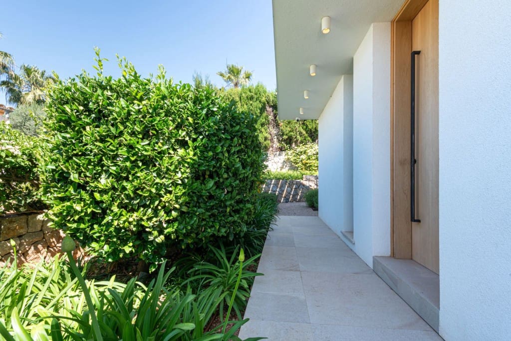 3 bedroom Villa for sale in Alcudia with pool - € 1,900,000 (Ref: 9016816)