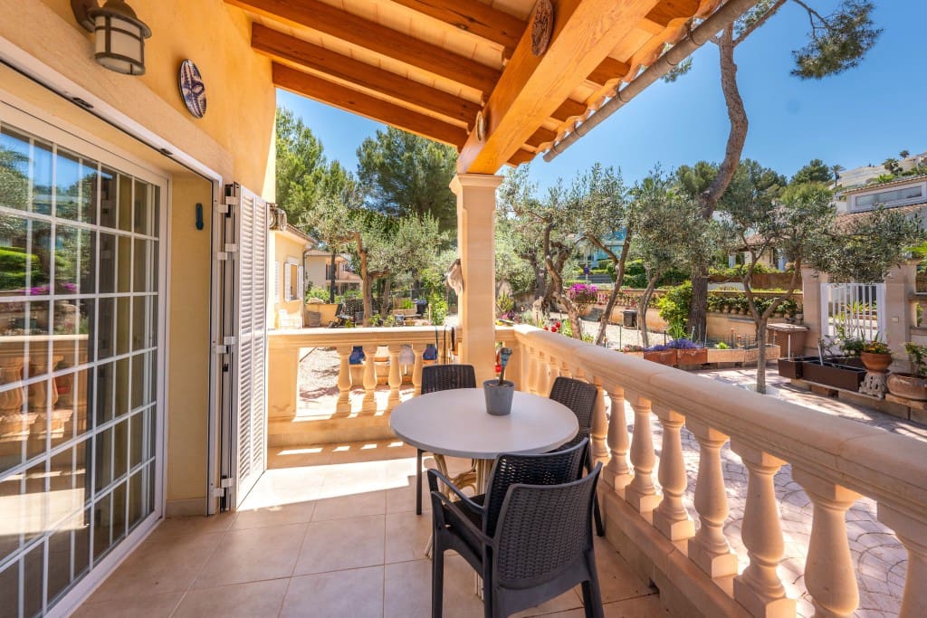 3 sypialnia Willa na sprzedaż w Santa Ponsa z basenem garażem - 2 200 000 € (Ref: 9031674)