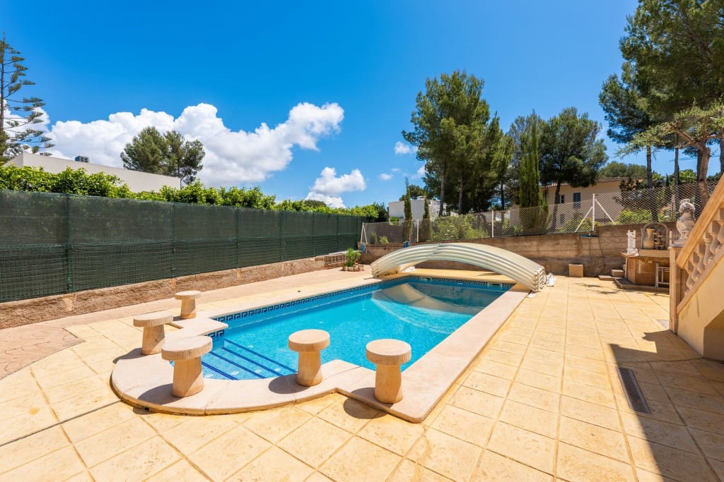 3 sypialnia Willa na sprzedaż w Santa Ponsa z basenem garażem - 2 200 000 € (Ref: 9031674)